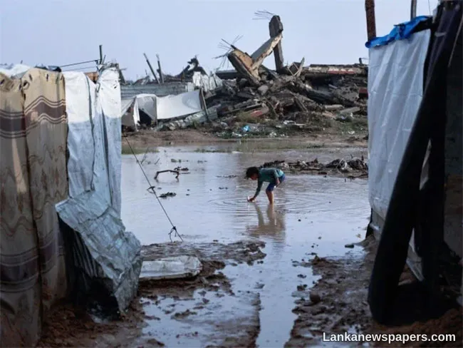 Heavy rains worsen conditions for displaced Gazans, UN warns