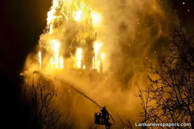 154-year-old Amsterdam church engulfed in flames on New Year s Eve