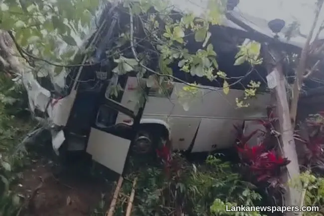 One woman dead, 4 including Indian tourists injured in bus accident in Yatiyanthota