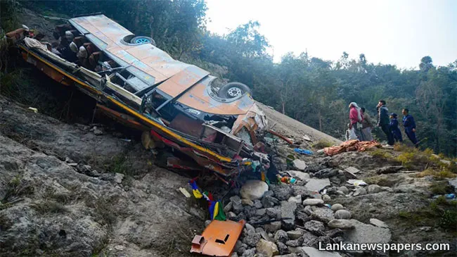 19 killed in bus crash in Nepal