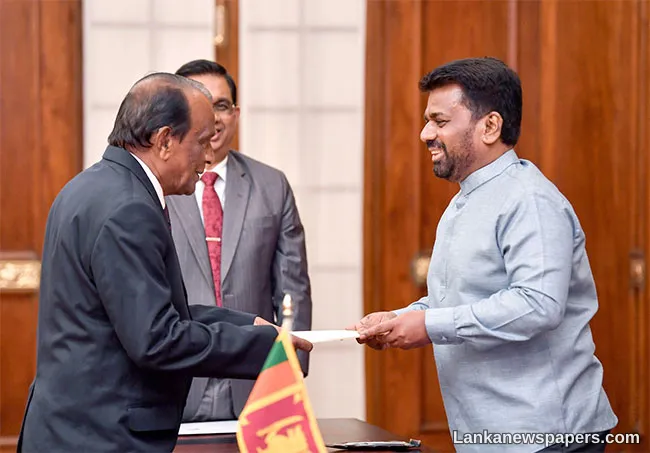 New Governor of Southern Province sworn in before President