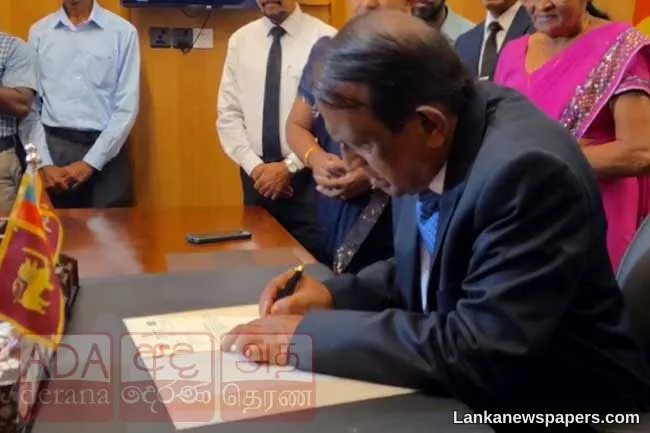 Prof. Susiripala Manawadu assumes duties as new Governor of Southern Province