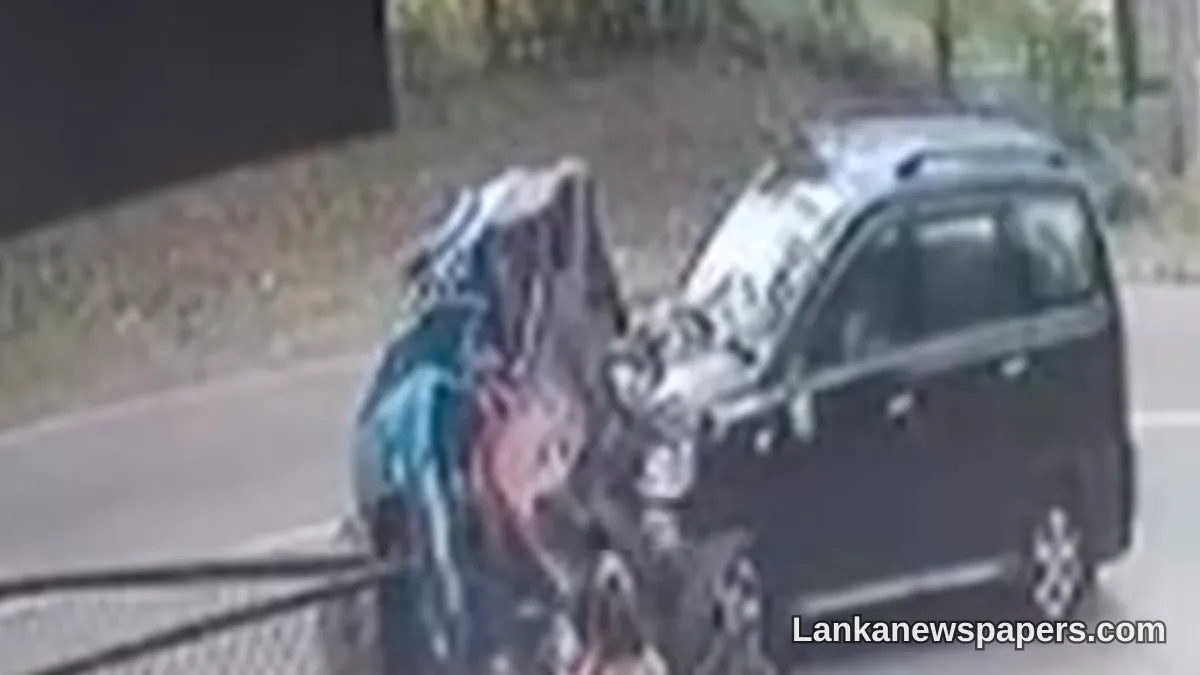 නව පාරේ ත්‍රීරෝද රථයක් සහ මෝටර් රථයක් ගැටීමෙන් කුඩා දරුවකු ඇතුළු තිදෙනෙකු මරුට