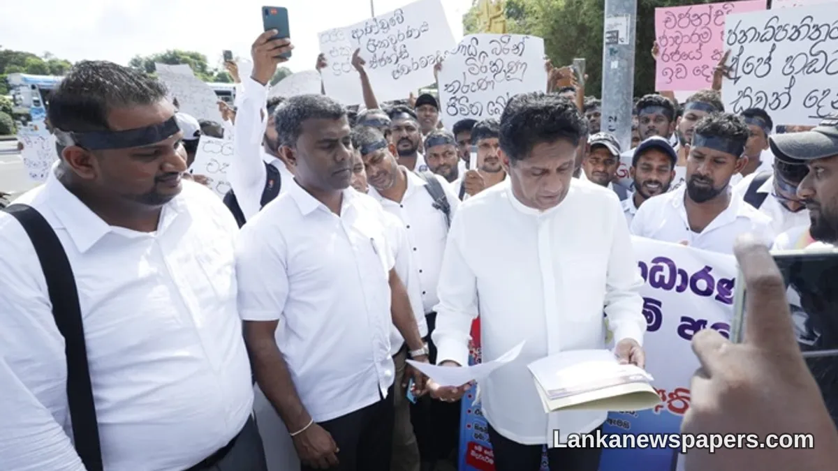 සජිත් ඊශ්‍රායල් රැකියා අපේක්ෂකයන් සමඟ එකට සිටී — පොල්දූව විරෝධතාවයේදී සාධාරණ සැලකිල්ලක් ඉල්ලයි