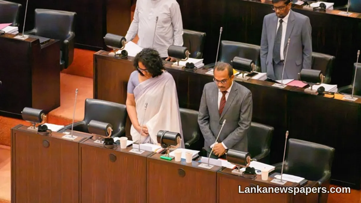 අග්‍රාමාත්‍ය හරිණී අමරසූරිය මහත්මිය පාර්ලිමේන්තුවේදී ප්‍රවාදී ගායිකා නන්දා මාලිනීට ගෞරවාஞ்ජலி පිදූහ