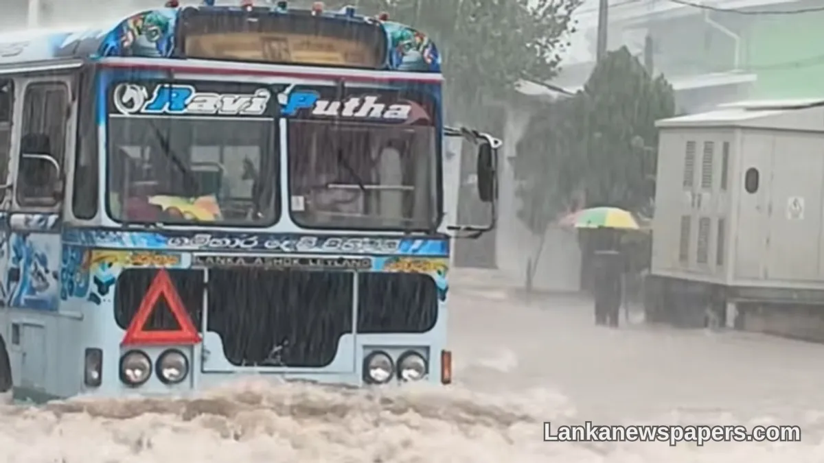 Colombo Roads Flooded as Heavy Morning Rains Cause Widespread Traffic Chaos