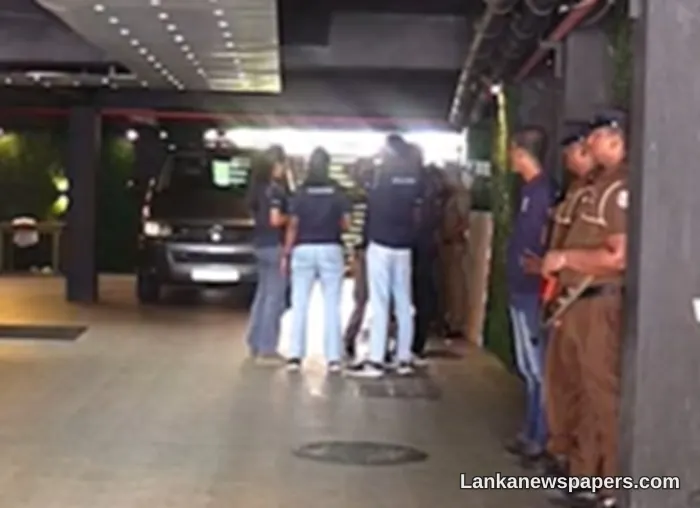 අවි අමතර චෝදනා සම්බන්ධයෙන් හිටපු ඇමති ජොන්ස්ටන් ප්රනාන්දු සම්බන්ධ කොළඹ හෝටලයට පොලිස් වැටලීමක්