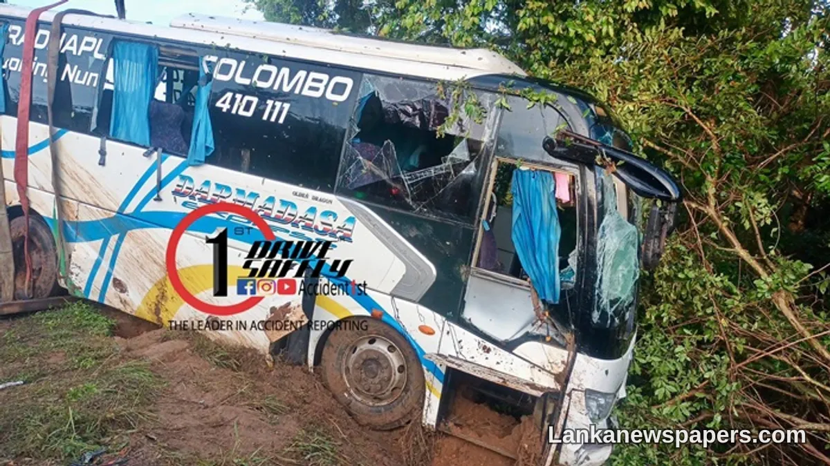Twelve Injured as Luxury Bus Overturns Near Mee Oya in Puttalam