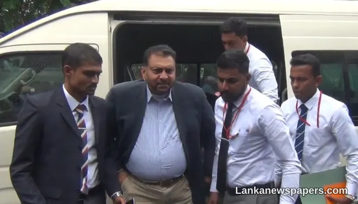 හිටපු නාවික හමුදාපති අද්මිරාල් වසන්ත කරන්නාගොඩ අත්අඩංගුවට ගැනීමෙන් පසු ඇප මත මුදා හරී