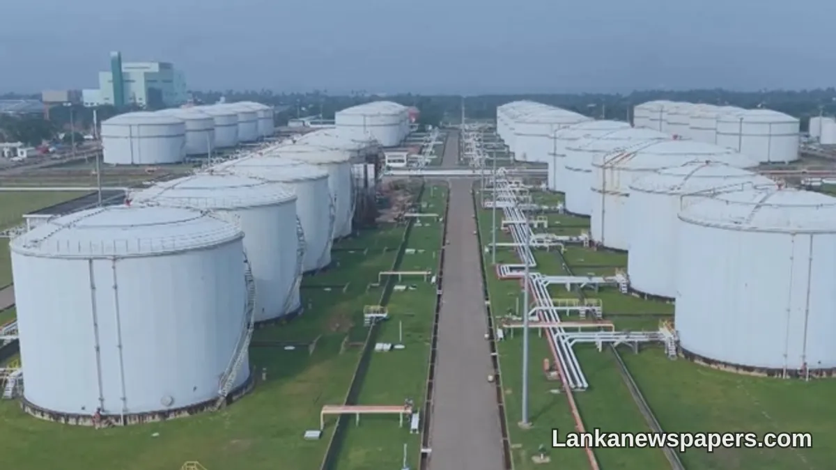 ජනාධිපතිවරයා මුතුරාජවෙල හි ප්‍රධාන ගුවන් යාන ඉන්ධන යටිතල පහසුකම් ව්‍යාපෘතිය ආරම්භ කරයි