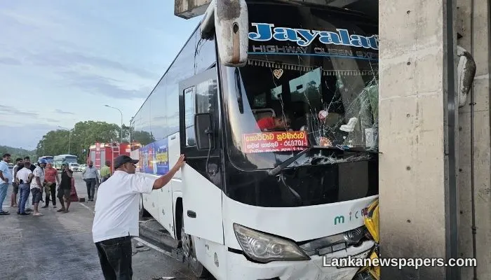 Ten Hurt as Bus Crashes Near Pinnaduwa Interchange on Southern Expressway