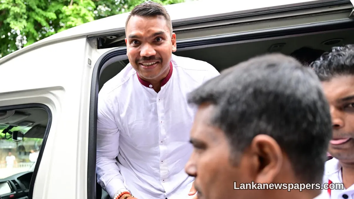 අත්අඩංගුවට ගැනීමේ කාලය පිළිබඳ පිළිතුරු ඉල්ලමින් නාමල් රාජපක්ෂගෙන් තීව්‍ර ප්‍රකාශයක්