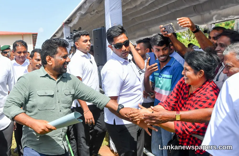 සමීක්ෂණයකට අනුව ශ්‍රී ලාංකිකයන්ගෙන් තුනෙන් තුනක්ම ජනාධිපති අකේඩී මහතාගේ කාර්යසාධනය පිළිබඳ සෑහීමකට පත්ව සිටිති