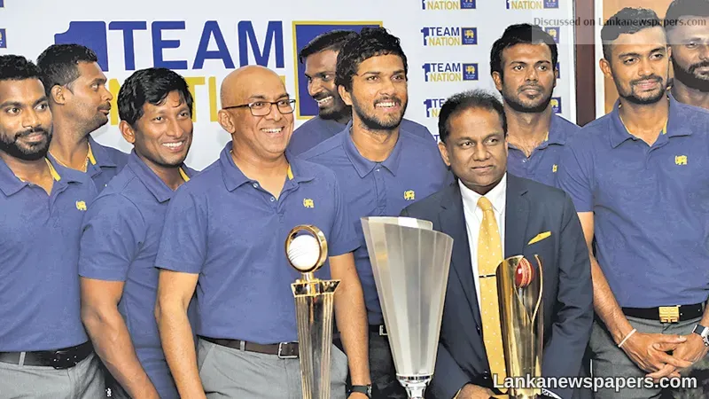 Victorious SL cricketers return