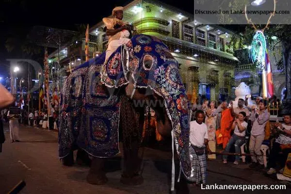 Gangaramaya Navam Perahera parades streets