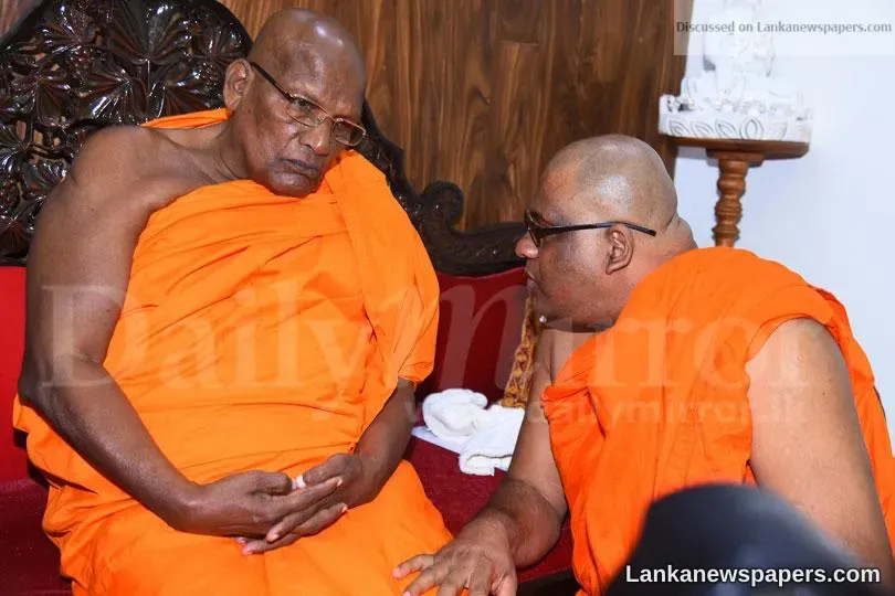 Ven. Gnanasara meets Chief Prelate of Kotte