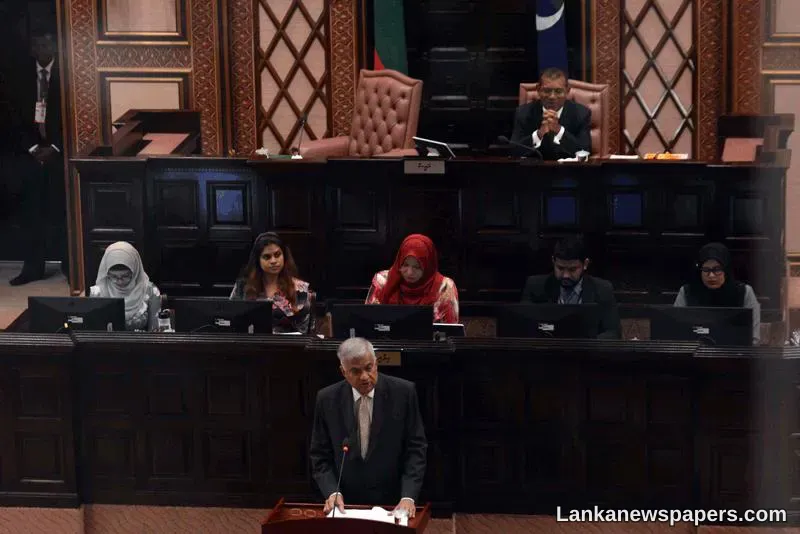 PM Ranil addresses Maldivian Parliament