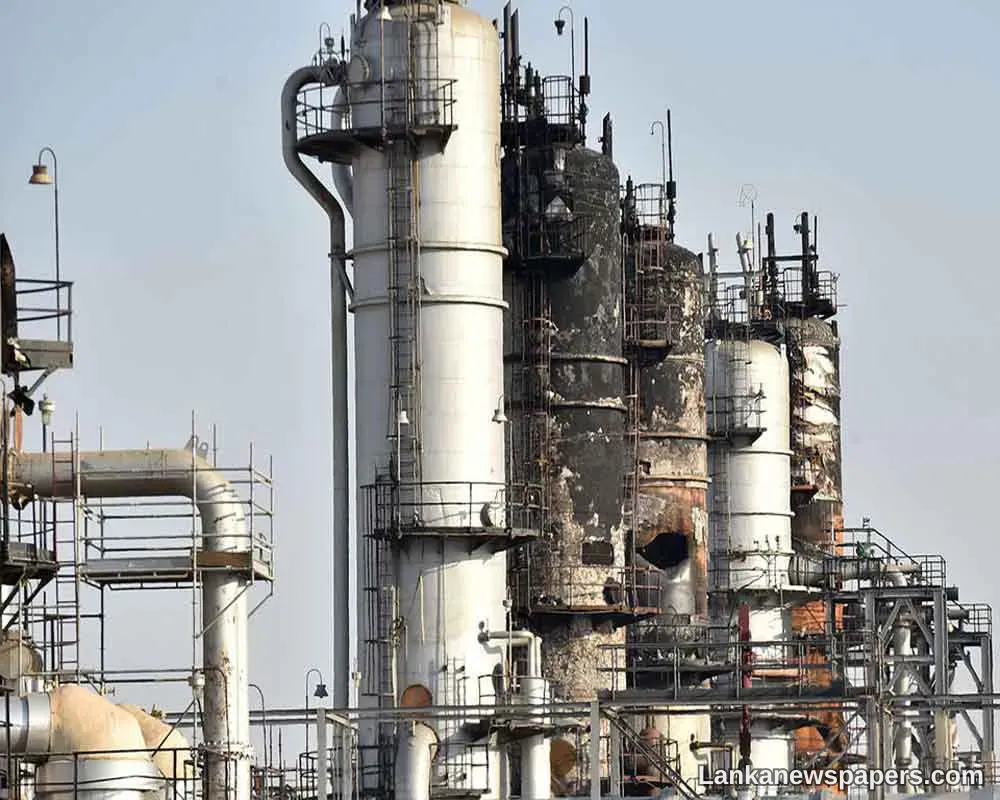 Oil sinks on Saudi move; equities lose early puff on virus fear