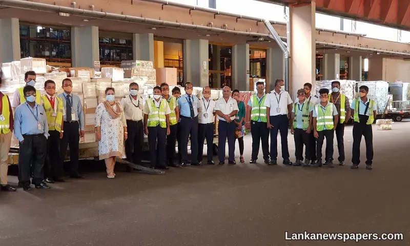 India gifts 10-tonne consignment of medicines to Sri Lanka
