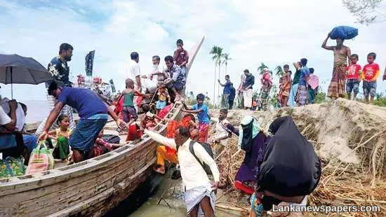 Mass evacuations for major cyclone in South Asia