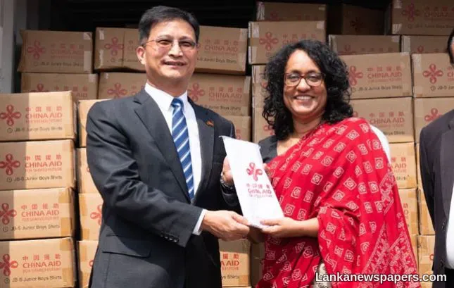 LNP - Sri Lanka receives China’s fabric grant for 2025 school uniforms