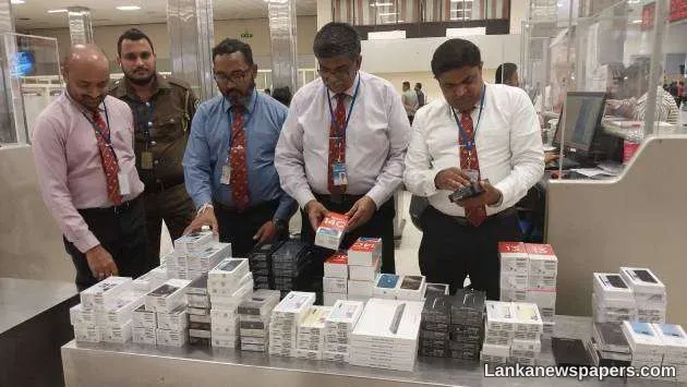 LNP - Businessman nabbed for attempting to smuggle phones, tablets