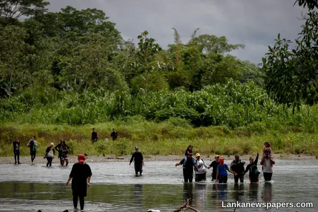 LNP - Sri Lankans among migrants deported from US to Panama, moved to jungle region