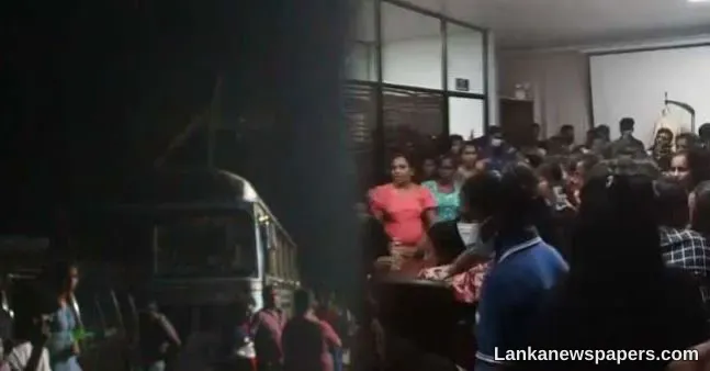LNP - Tense standoff at Weligama apparel factory over unpaid New Year bonus