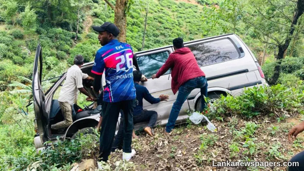 LNP - Van carrying schoolchildren crashes in Ragala; Three injured