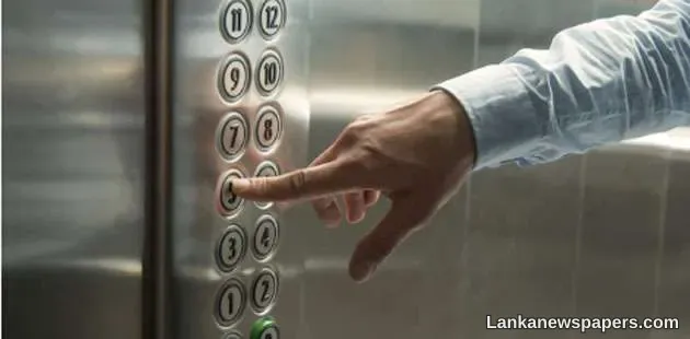 LNP - Four MPs get stuck in BMICH elevator