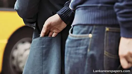 LNP - Veteran actress robbed at National Hospital, Colombo