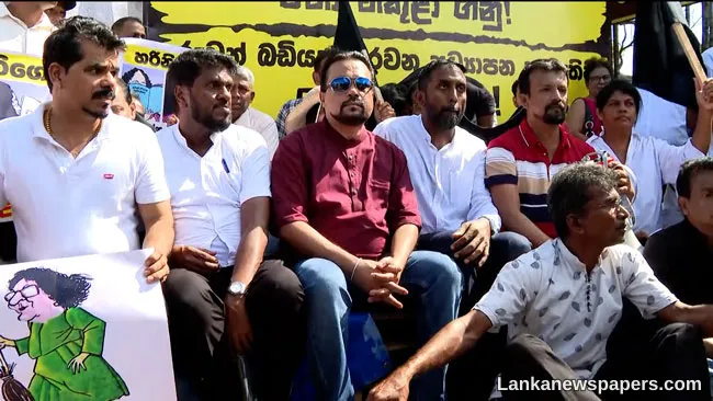 Wimal Weerawansa ends Satyagraha against education reforms