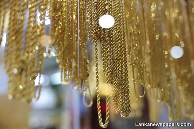 Price of 24-carat gold sovereign crosses Rs. 400,000 in Sri Lanka