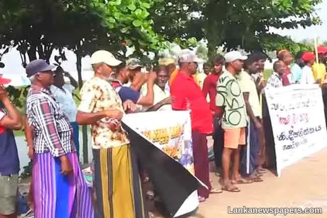 Fishermen s Satyagraha over seine fishing ban enters fifth day