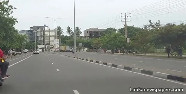 Heavy traffic on Colombo–Piliyandala road after lorry and school van crash