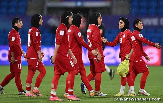 Four more members of Iran s women s soccer team withdraw Australia asylum claims