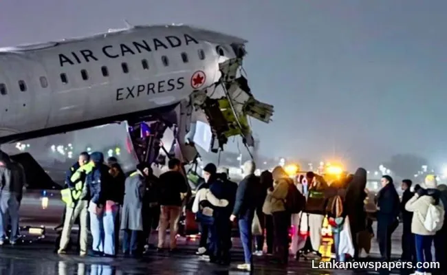 Air Canada Express jet hits ground vehicle, closing New York s LaGuardia airport