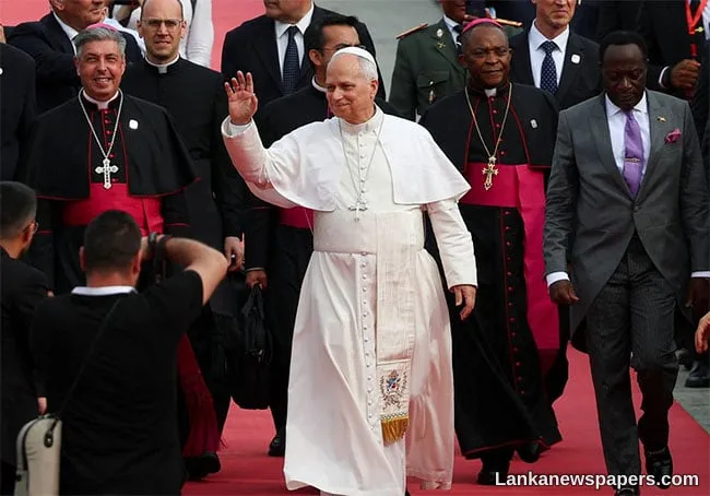 Pope warns humanity s at risk, in plea to world leaders