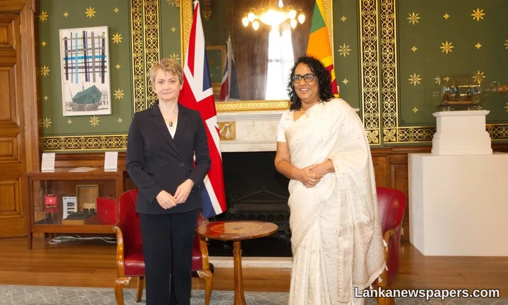 Prime Minister Dr Harini Amarasuriya meets Foreign Secretary of the United Kingdom