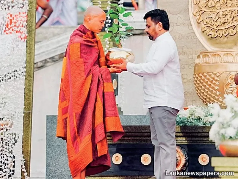 President Anura Kumara Dissanayake handing over a sapling of the Sri Maha Bodhiya in Anuradhapura to Ven Bhikku Pannakara