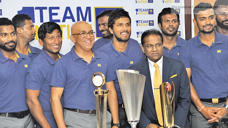 Victorious SL cricketers return