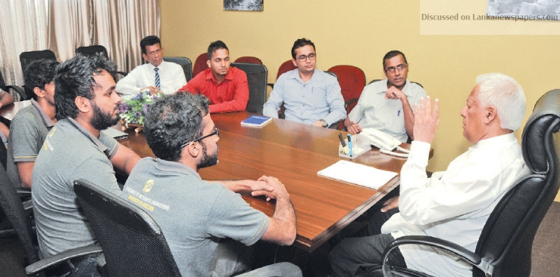 Moratuwa University team discusses electric car project with Minister