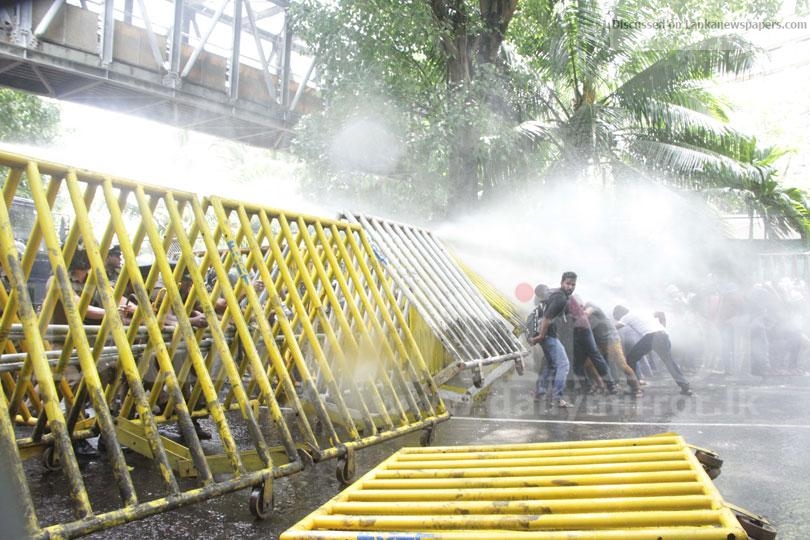 Unemployed graduates tear-gassed