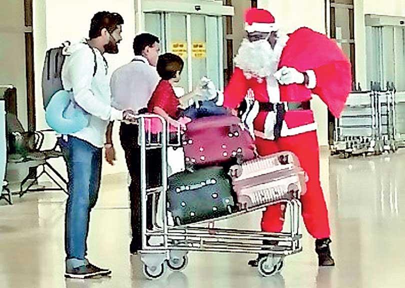 Sri Lanka Tourism shares Christmas spirit with local and foreign tourists