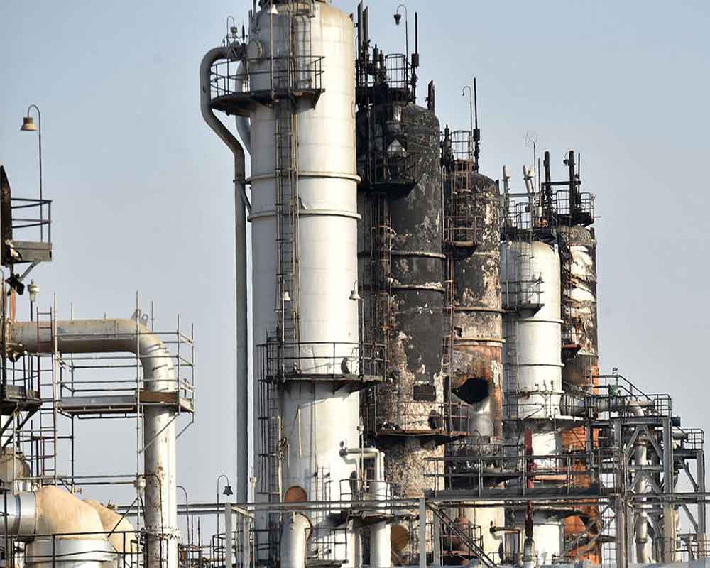 Oil sinks on Saudi move; equities lose early puff on virus fear