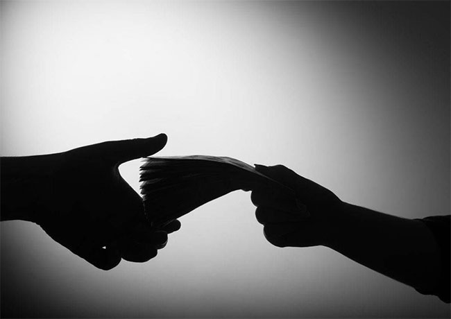 LNP – Police Sergeant arrested while soliciting bribe inside court