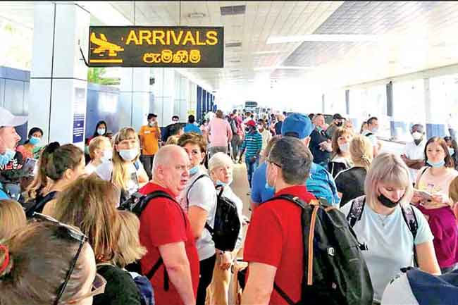 1744520069 Tourists in sri lankan news
